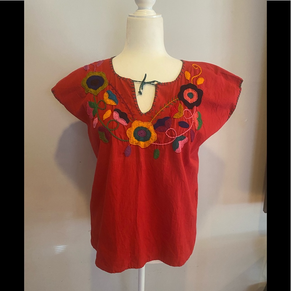 Artisanal blouse 100% hand embroidered